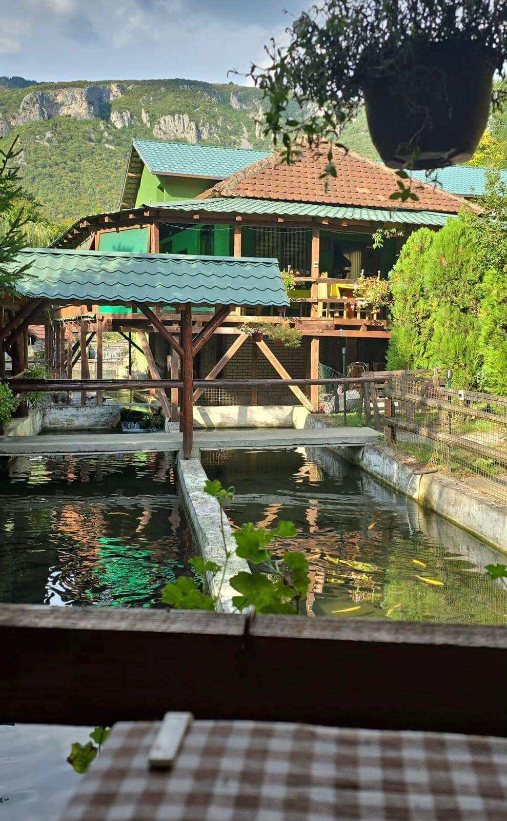 Restoran "Žubor Vrela" Lisine