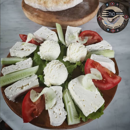 Više vrsta domaćih sireva